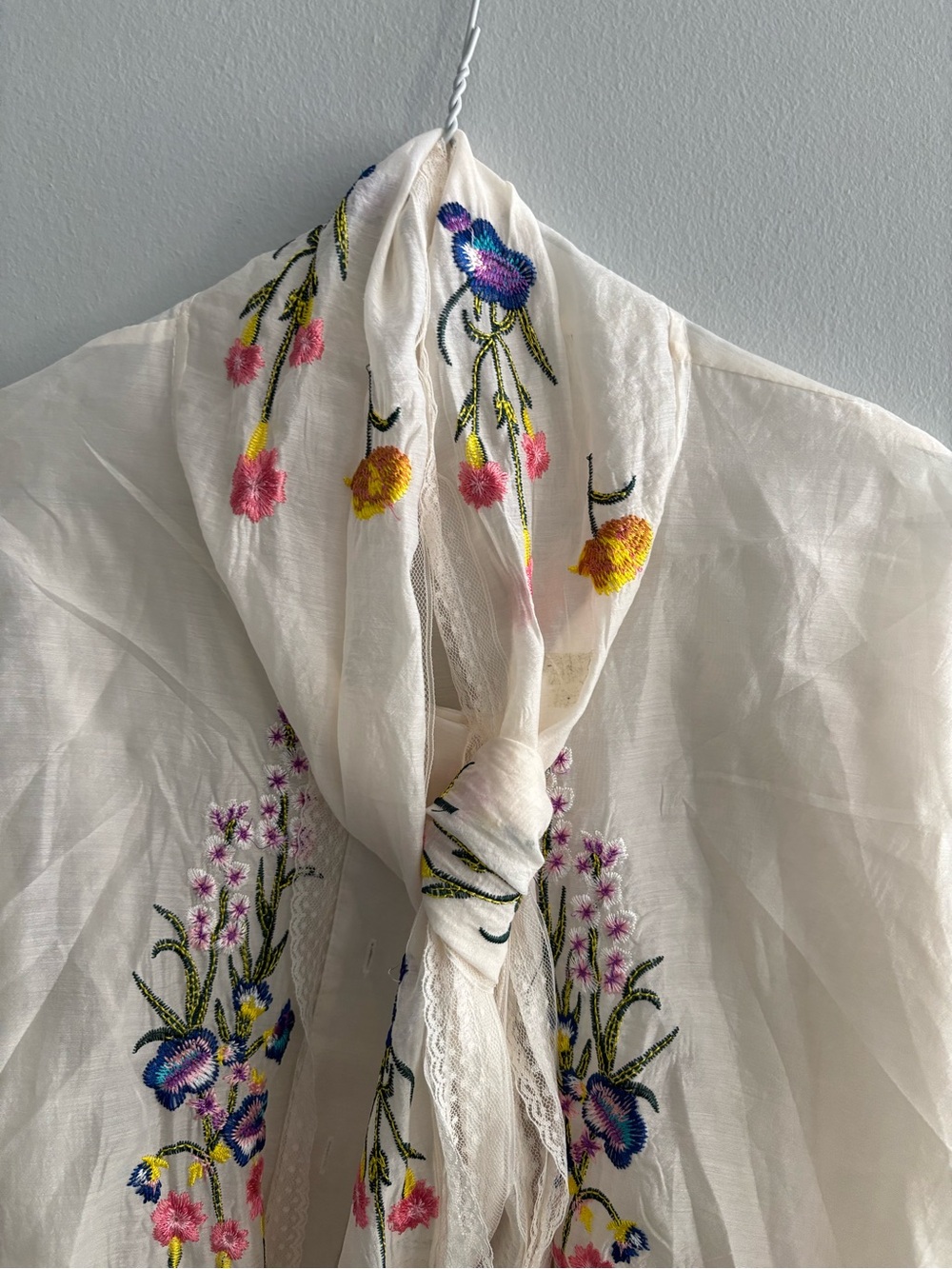 Vintage Embroidered Floral Lightweight Cream Blouse - Picture 8 of 15